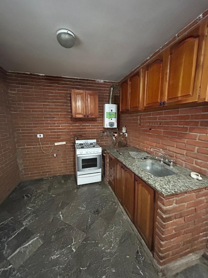 Casa 4 ambientes, con planos aprobados para ampliar.