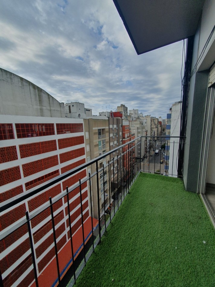Ambiente al frente con balcon Santiago del Estero y Moreno
