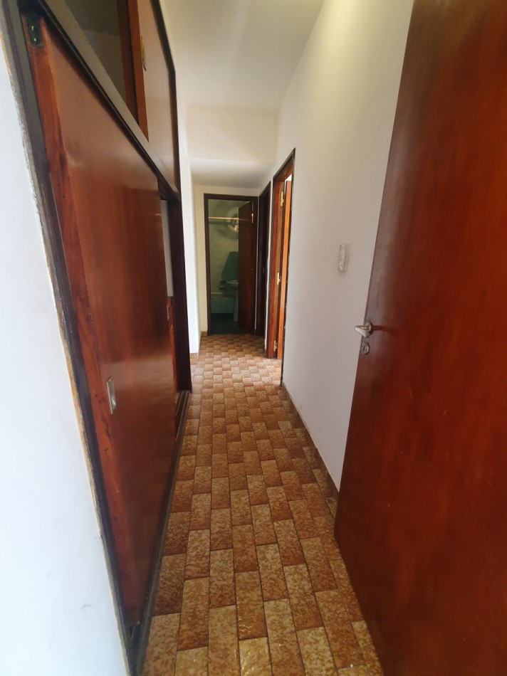 3 ambientes a la calle con balcon saliente, con opcion cochera. Catamarca y Belgrano