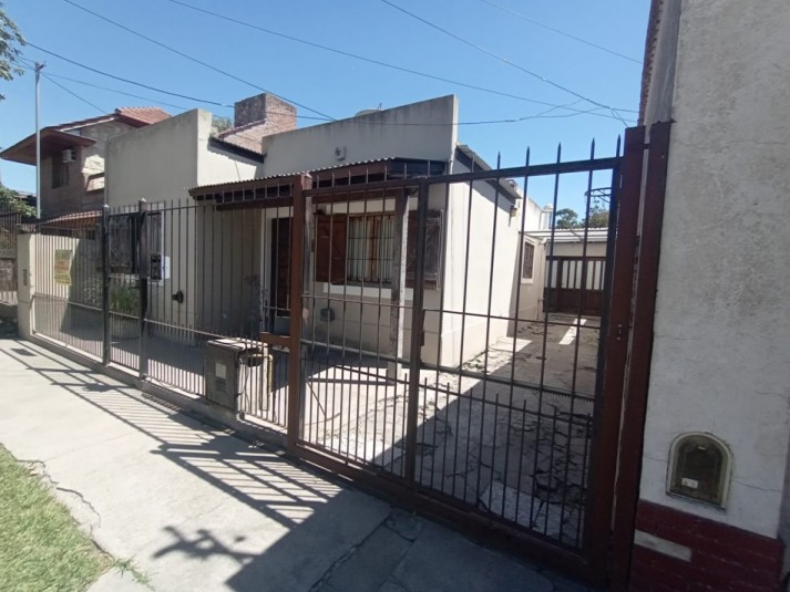 Casa de 3 ambientes en Barrio Los Pinares Piran y Valencia