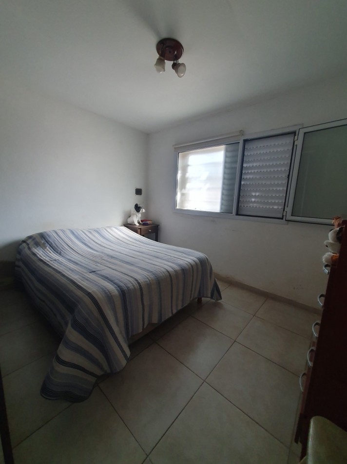 Casa al frente con garaje mas departamento de 1 ambiente
