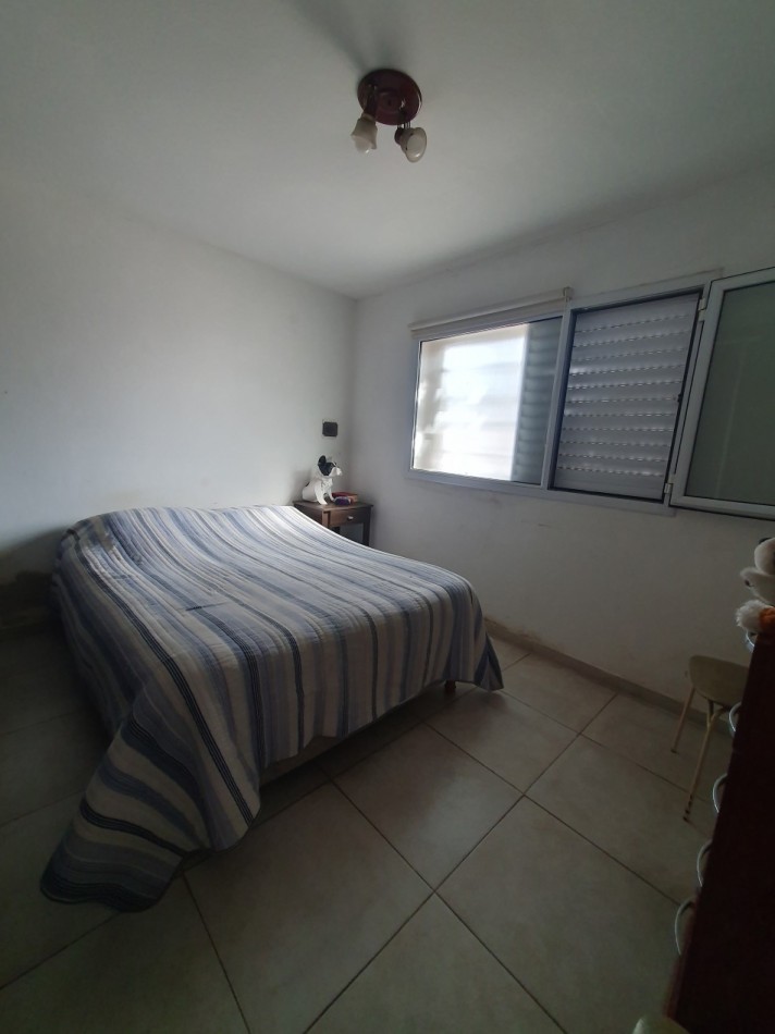 Casa al frente con garaje mas departamento de 1 ambiente