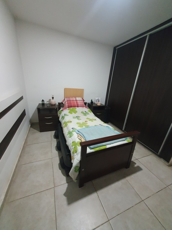 Casa al frente con garaje mas departamento de 1 ambiente