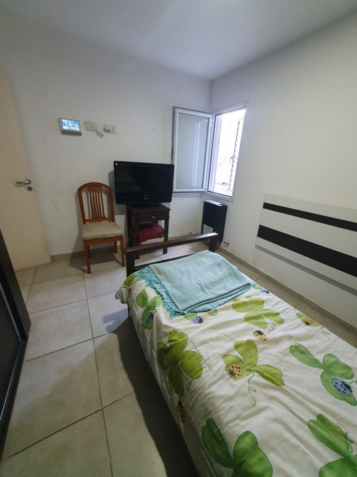 Casa al frente con garaje mas departamento de 1 ambiente