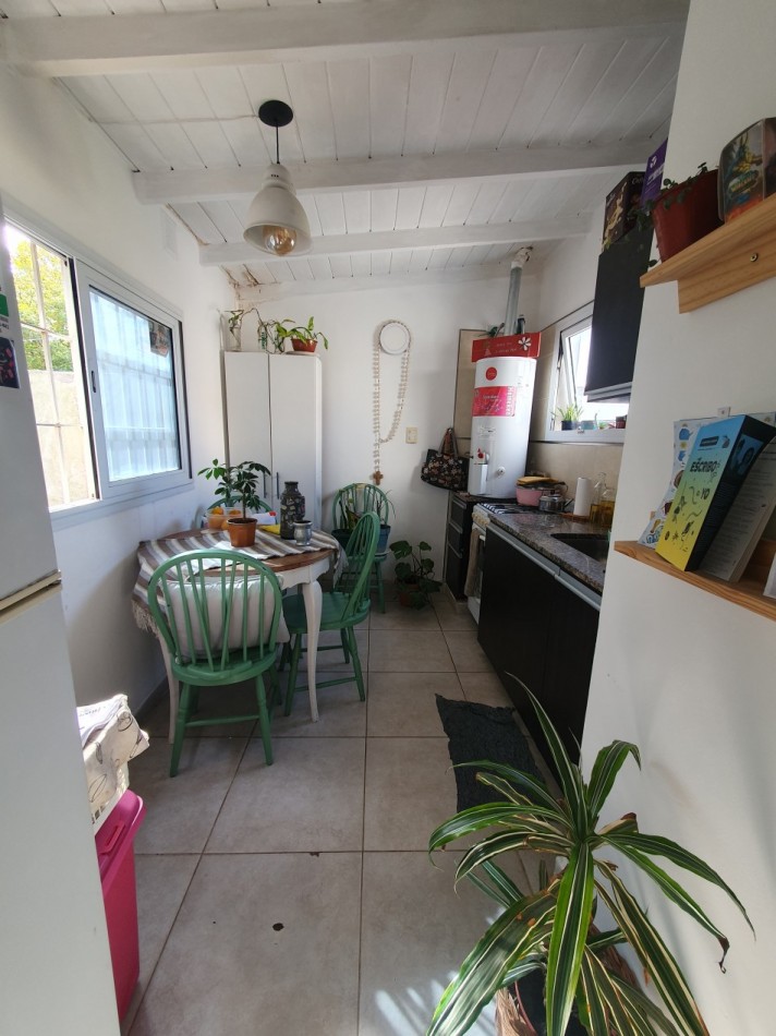 Casa al frente con garaje mas departamento de 1 ambiente