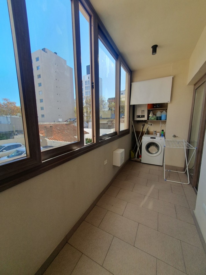 Hermoso Semipiso de 3 ambientes con cochera en Plaza Mitre