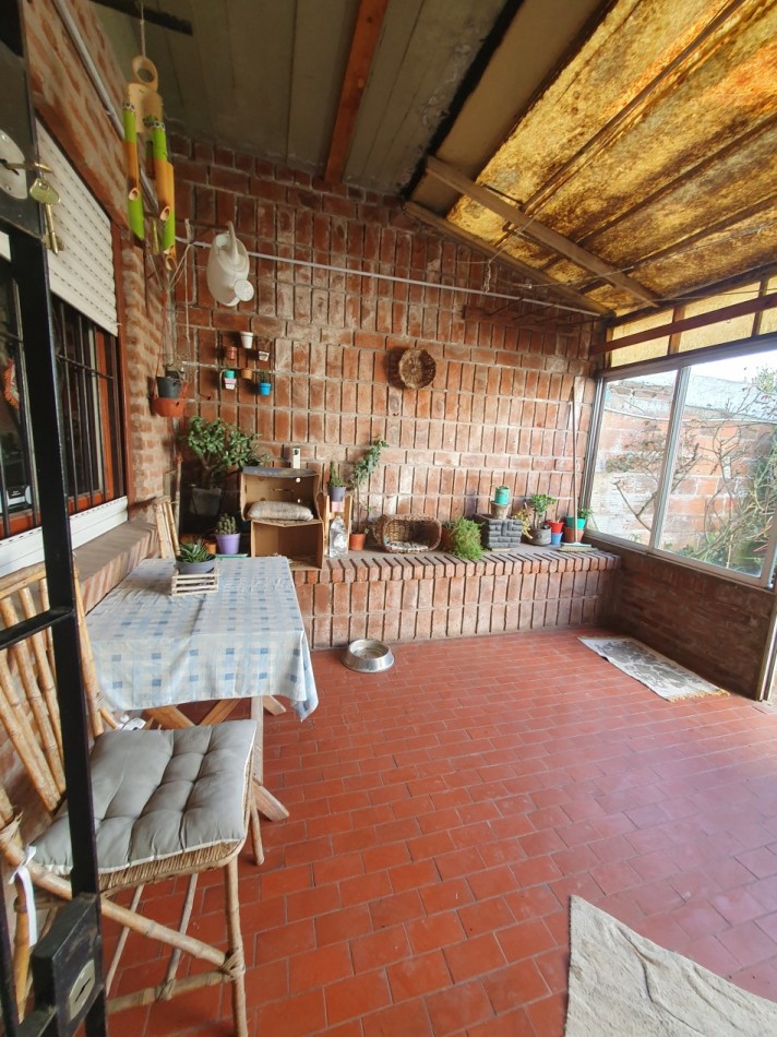 Casa de 3 ambientes con garage y quincho   Z/ Barrio San Martin 