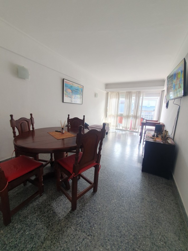 3 AMIENTES AL FRENTE CON DEPENDENCIA 