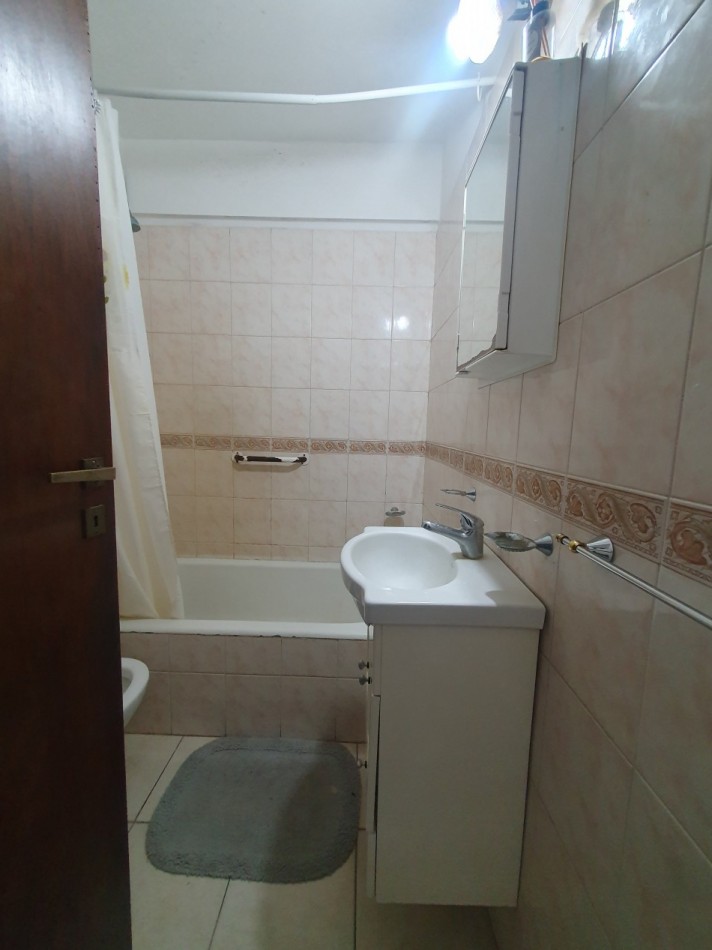 3 AMIENTES AL FRENTE CON DEPENDENCIA 