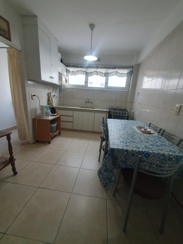 3 AMIENTES AL FRENTE CON DEPENDENCIA 