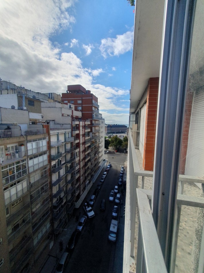 3 AMIENTES AL FRENTE CON DEPENDENCIA 