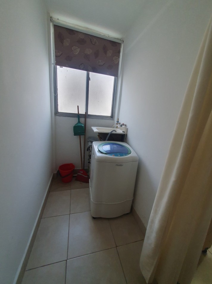 3 AMIENTES AL FRENTE CON DEPENDENCIA 