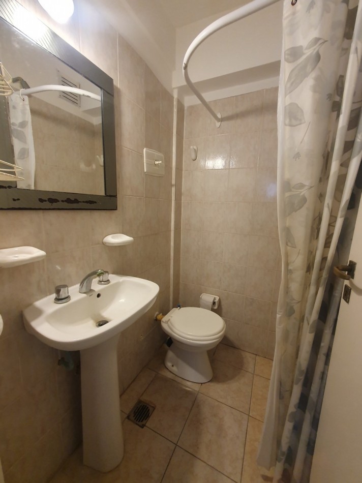 3 AMIENTES AL FRENTE CON DEPENDENCIA 