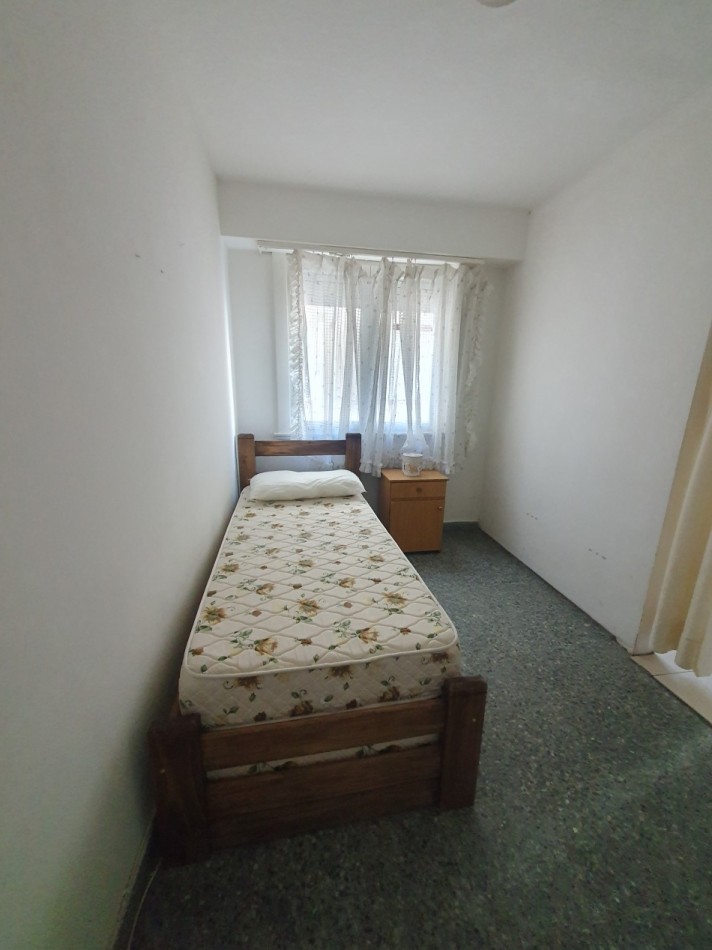 3 AMIENTES AL FRENTE CON DEPENDENCIA 