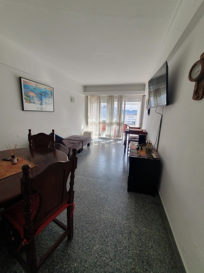 3 AMIENTES AL FRENTE CON DEPENDENCIA 