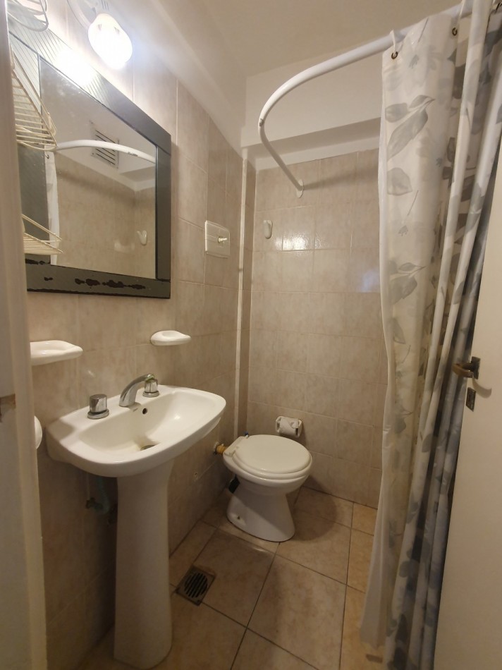 3 AMIENTES AL FRENTE CON DEPENDENCIA 