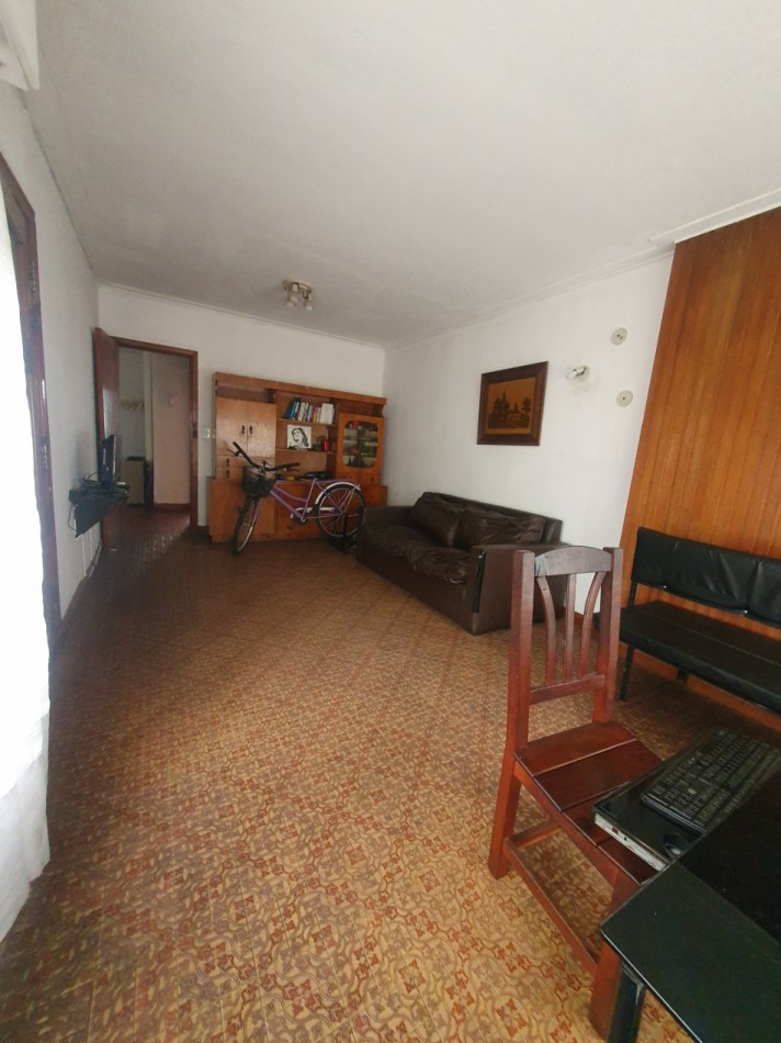 CASA 3 AMBIENTES CON GARAJE Y PATIO 