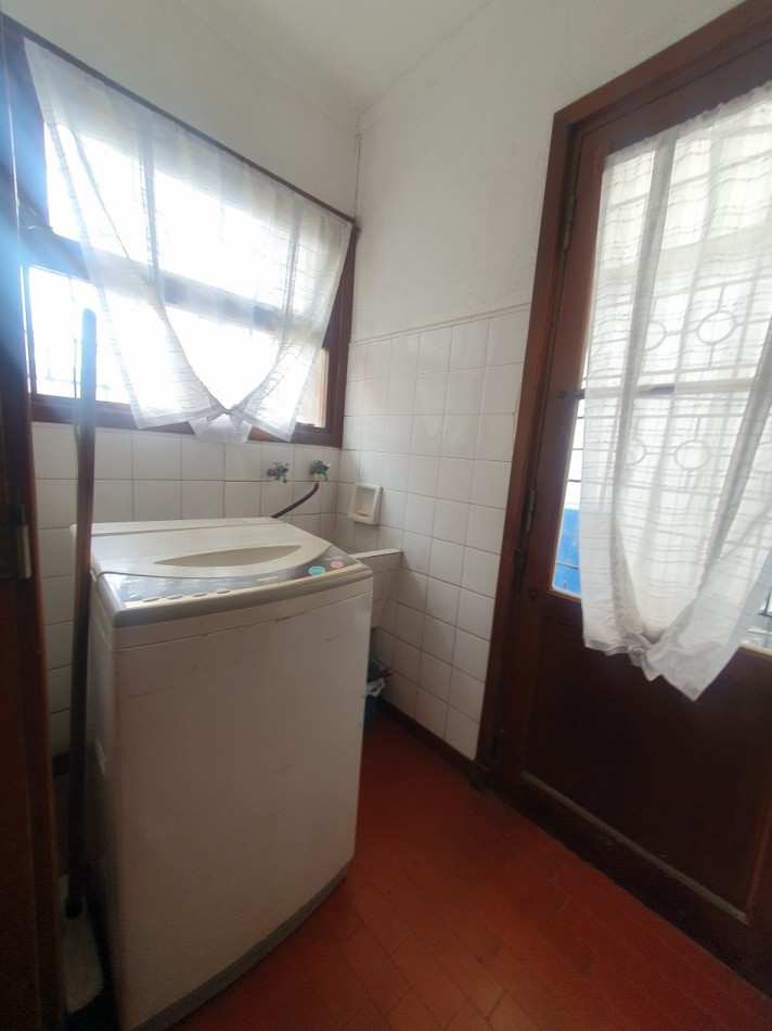 CASA 3 AMBIENTES CON GARAJE Y PATIO 