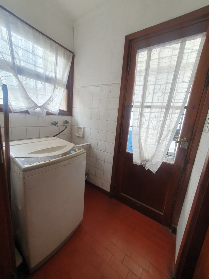 CASA 3 AMBIENTES CON GARAJE Y PATIO 