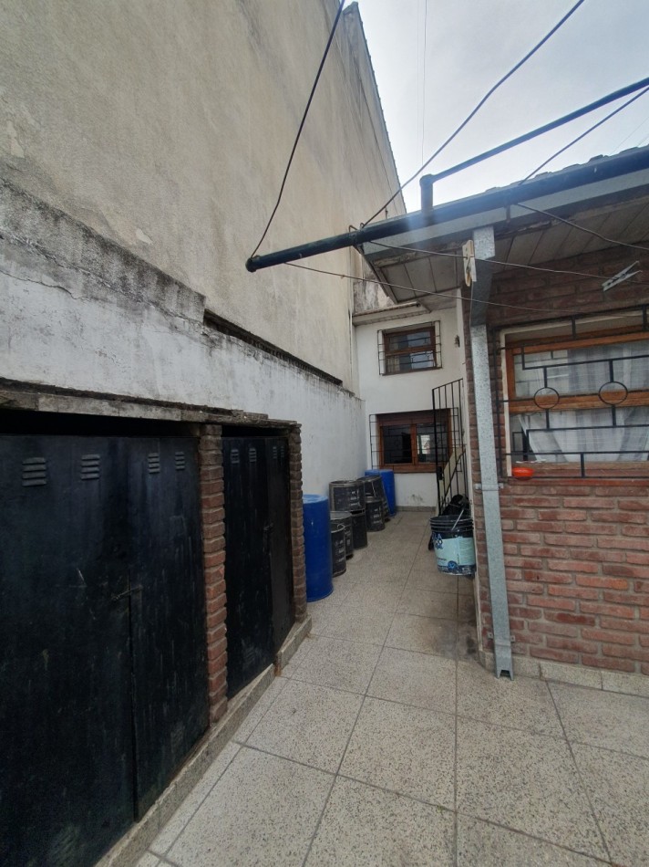 CASA 3 AMBIENTES CON GARAJE Y PATIO 