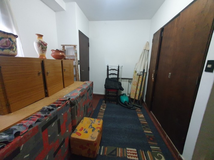 CASA DE 5 AMBIENTES CON COCHERA Y PILETA - ARENALES Y ROCA