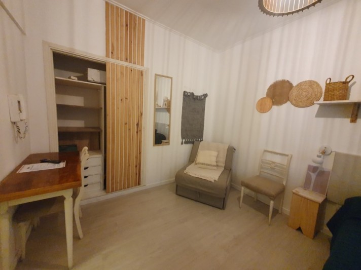 AMBIENTE  A UNA CUADRA DE PLAZA COLON 