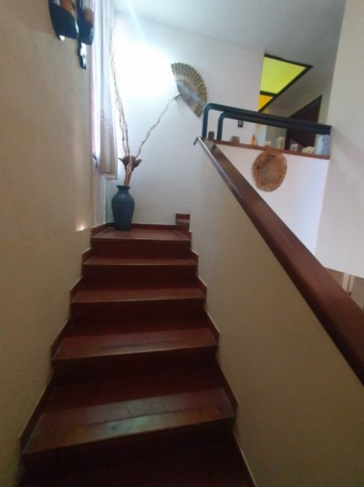 CASA DE 5 AMBIENTES CON COCHERA Y PILETA - ARENALES Y ROCA