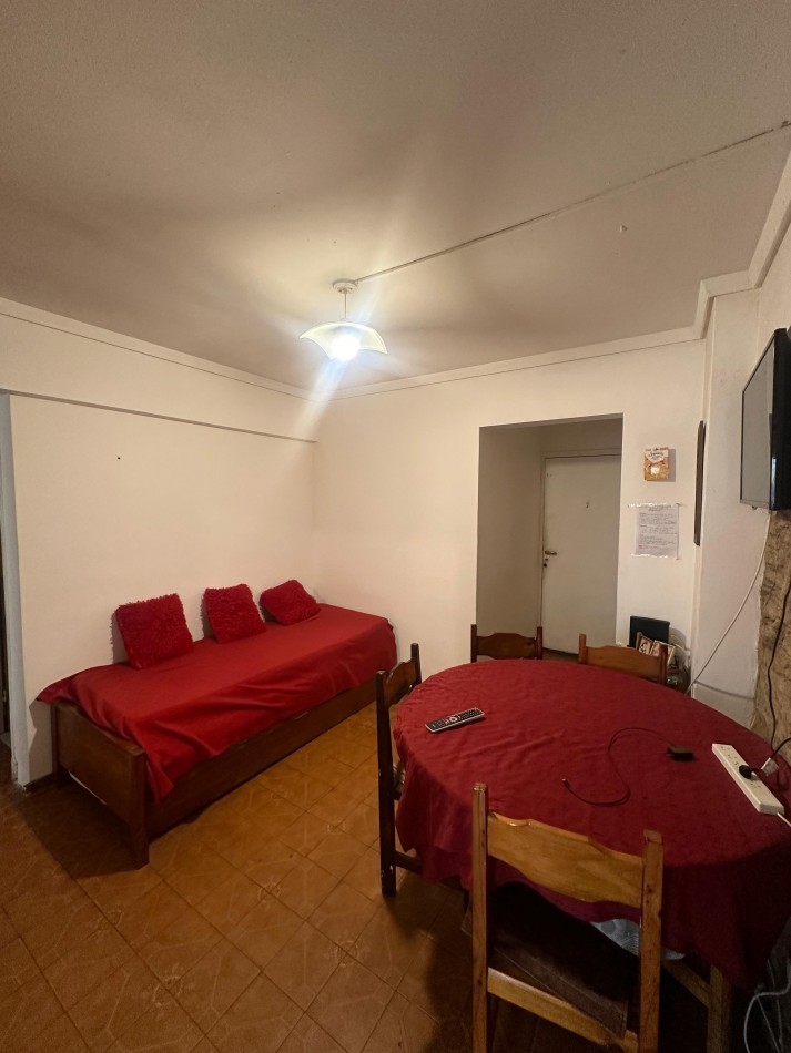 Departamento 1 ambiente y medio dividido    Z/ Aldrey    Alberti  y Santa Fe