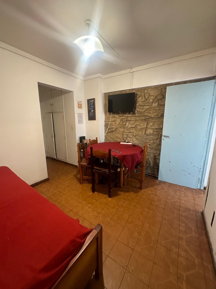 Departamento 1 ambiente y medio dividido    Z/ Aldrey    Alberti  y Santa Fe