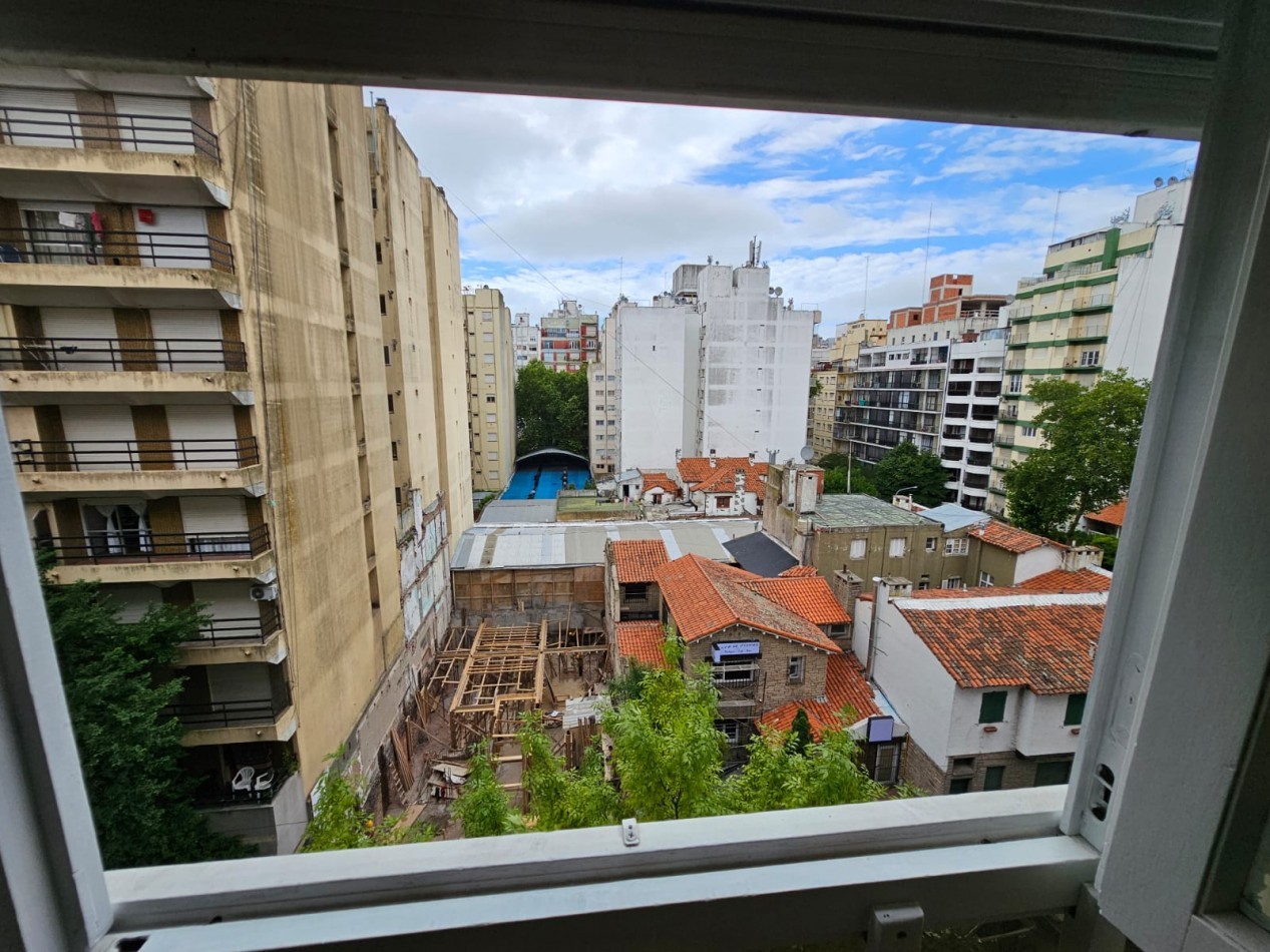 Ambiente y medio a la calle Lamadrid y Brown