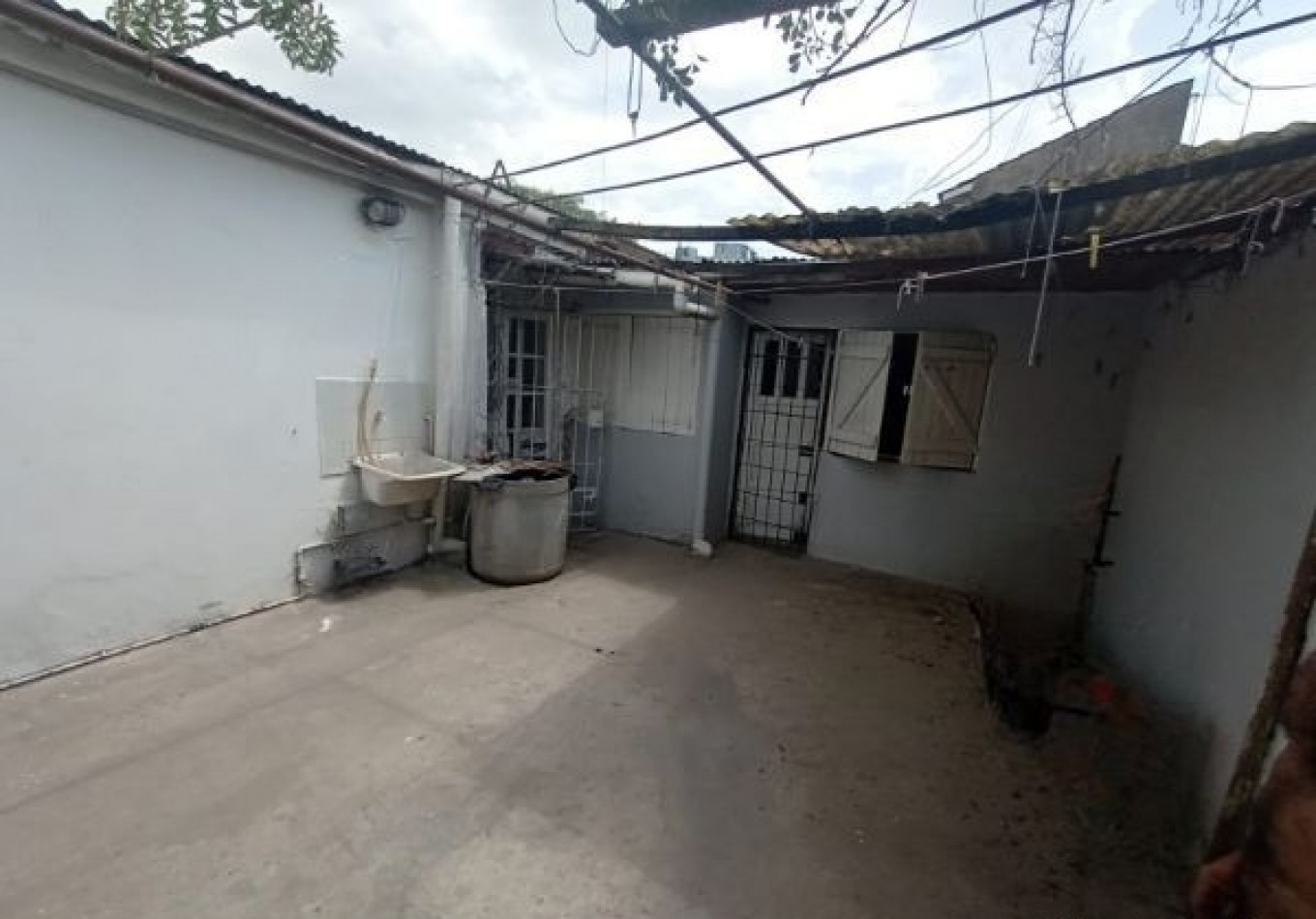 Casa de 3 ambientes + monoambiente Z/ Regional