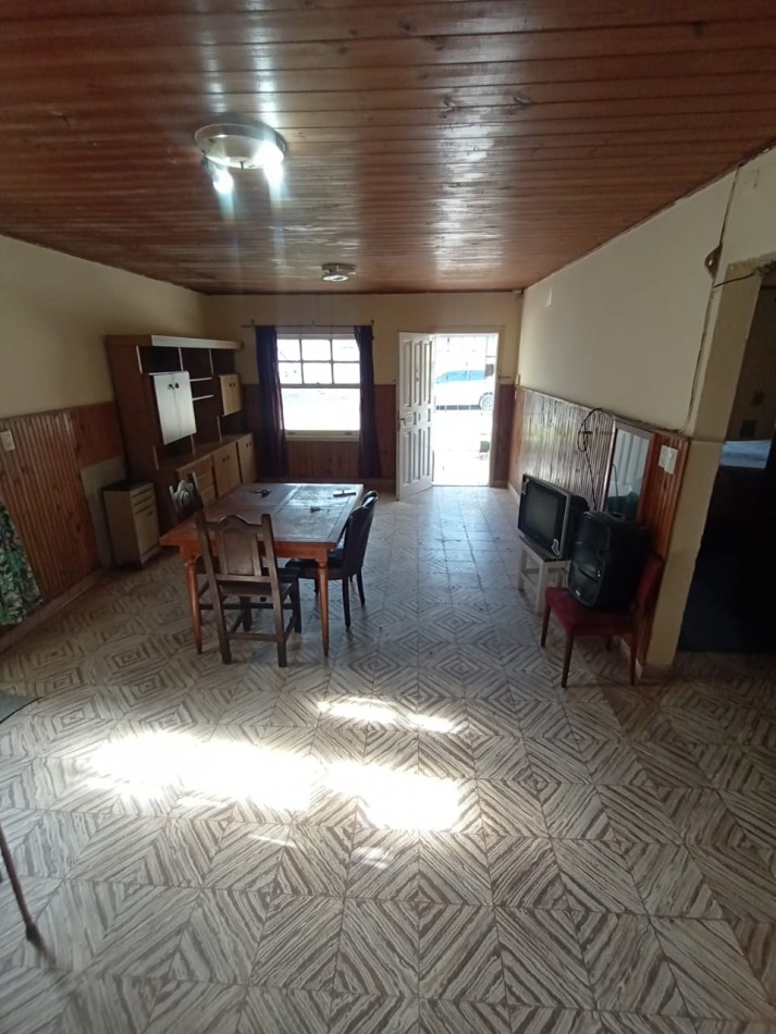 Casa de 3 ambientes + monoambiente Z/ Regional