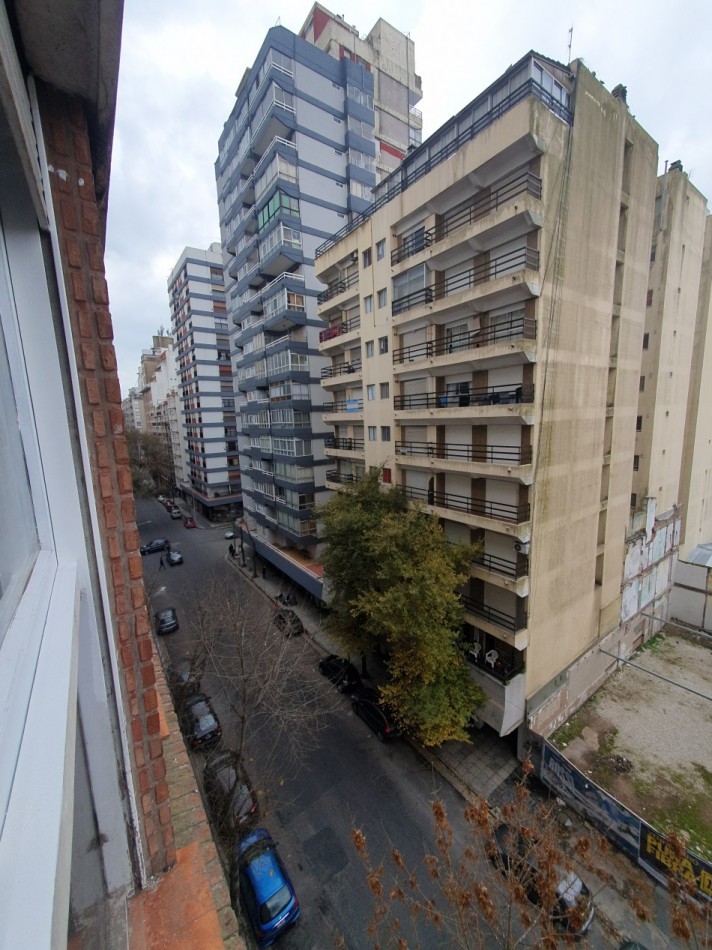 Ambiente y medio a la calle Lamadrid y Brown