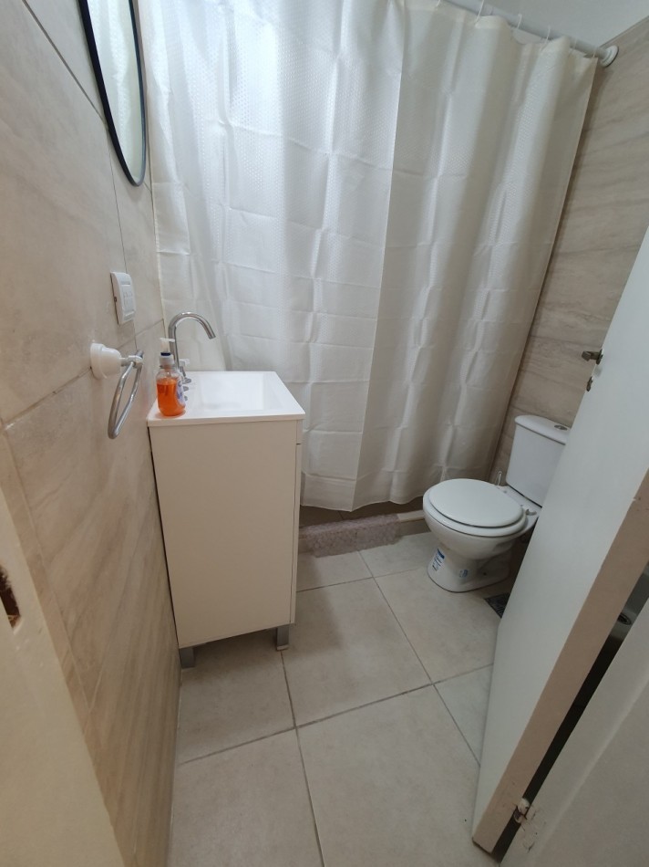 ALQUILER AMBIENTE Y MEDIO A LA CALLE ESTUDIANTES