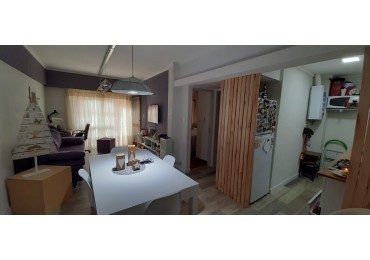 Departamento 2 ambientes con patio y cochera