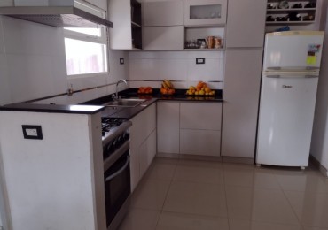 CHALET DE 3 AMBIENTES CON COCHERA