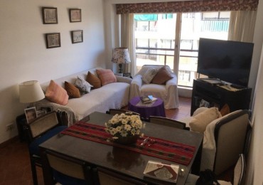 Departamento de 3 ambientes a la calle con balcon saliente