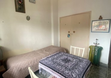 Departamento de dos ambientes a la calle en planta baja con patio