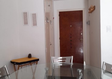 Ambiente y medio a la calle con balcon      Arenales y Gascon 