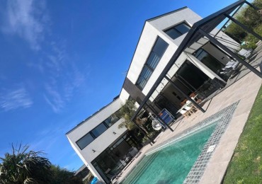 Hermosa Casa Ubicada en Barrio Privado