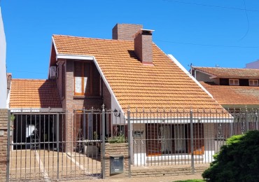 CHALET 4 AMBIENTES CON PISCINA 