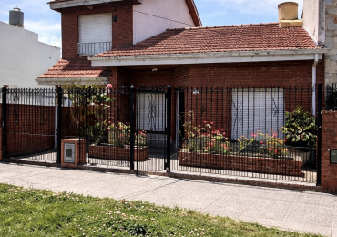 CHALET DE 4 AMBIENTES CON GARAGE - APTO CREDITO