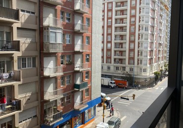 ALQUILER AMBIENTE CON BALCON A LA CALLE 